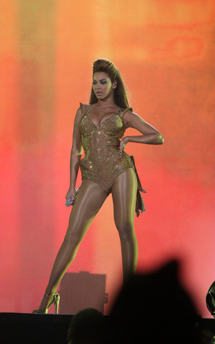  Beyoncé preforming in Zagreb
