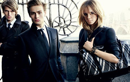  Emma modelling for burberry, बरबरी