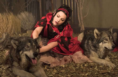  Amy Lee and loups :)