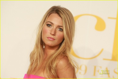 Blake Lively Looks Pretty in Pink