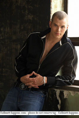  I <3 Kellan! How about you???