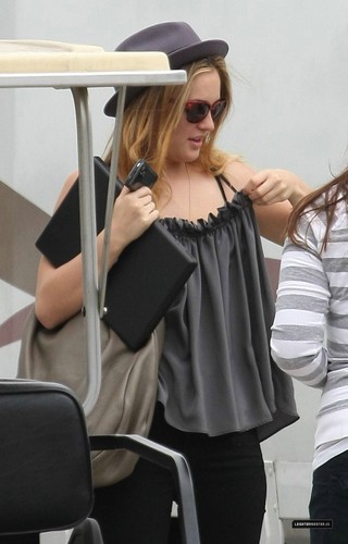  Leighton on the set of "Roomate"