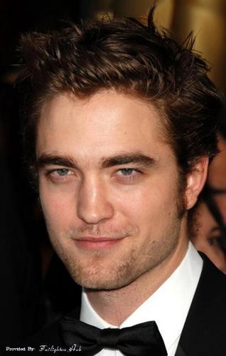  Rob is hot!! <3