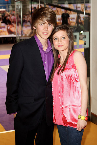  Tom and Maddie at the Hannah Montana Premiere x