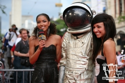 5/22/09 Lights and her date at the MMVA's