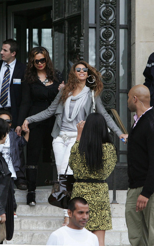 Beyonce in Paris with her family