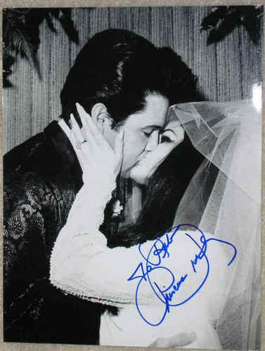  Elvis And Prescilla On Their Wedding siku