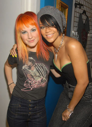  Hayley & Rihanna