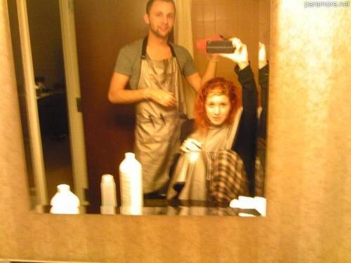  Hayley getting a hair cut 哈哈