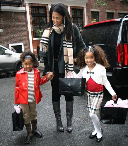  Kimora and her daughters
