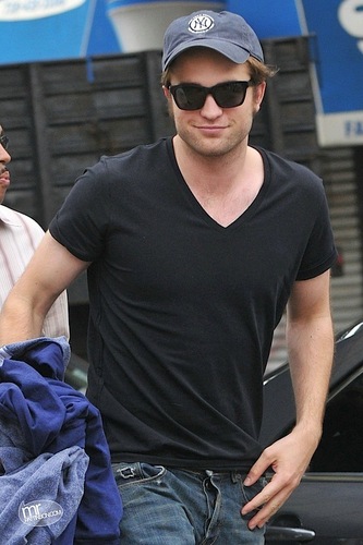  The Sexiest Pic Of Rob In A While