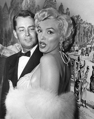  Alan Ladd and Marilyn Monroe