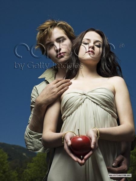 http://images2.fanpop.com/images/photos/6900000/Entertainment-Weekly-Outtakes-twilight-series-6976939-450-600.jpg