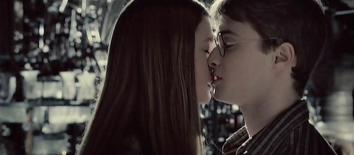 Harry Ginny kiss- Close up :)