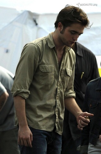  Robert Pattinson on Remember Me Set