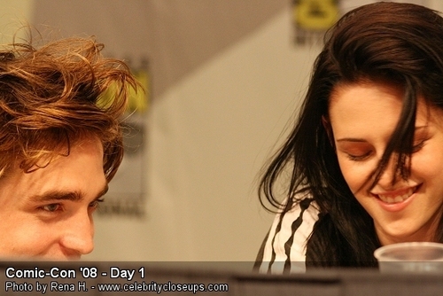  Robsten in Comic Icon (Awesome pics)