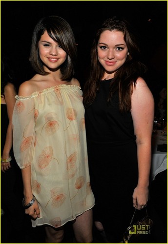  Selena & Jennifer