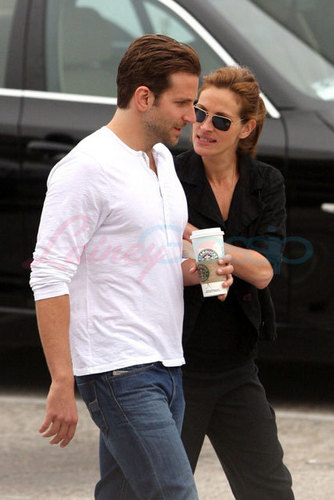  Bradley Cooper And Julia Roberts On The Set 8.8.09