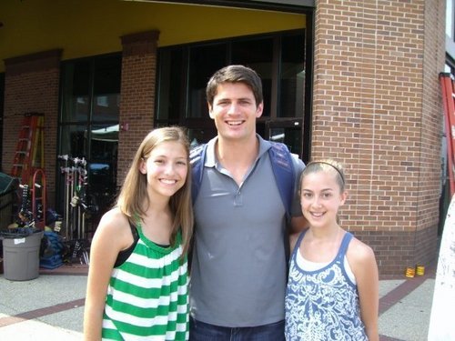  James with fans <3