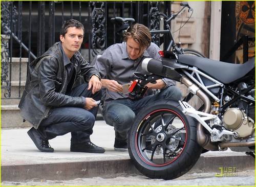  Orlando Bloom takes a look at his motorcycle’s license plate