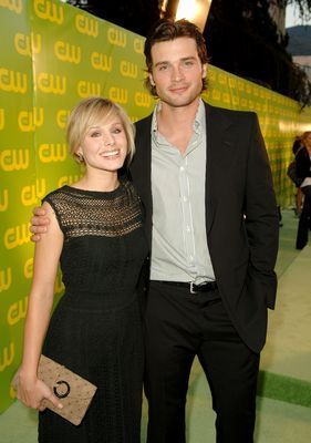 Smallville cast with Kristen Bell