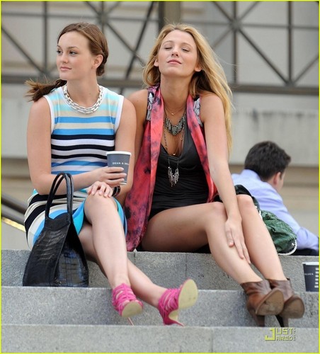  Blake Lively and Leighton Meester