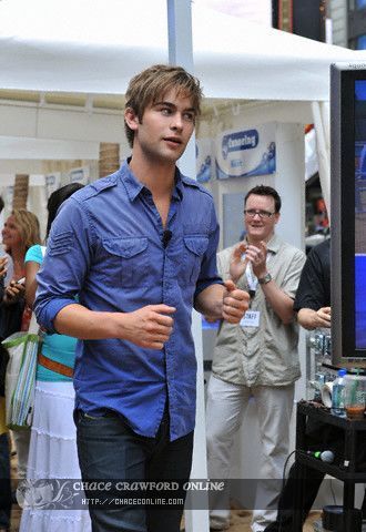 Chace Crawford - নিন্টেডো Wii Sports Resort Launch - July 23