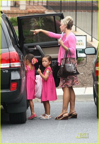 Kate Gosselin & Daughters: Pretty in Pink