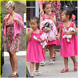  Kate Gosselin & Daughters: Pretty in roze