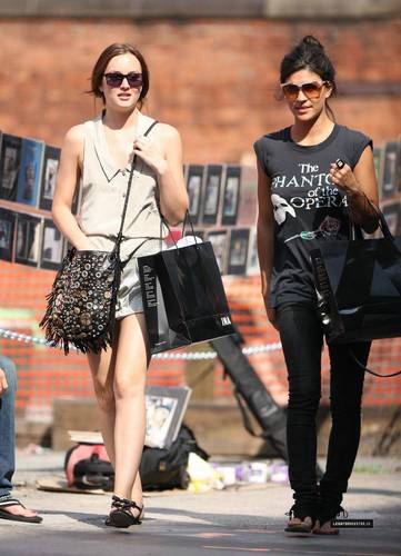  Leight and Jess shoping in NY