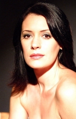  Paget Brewster - Head Photoshoot