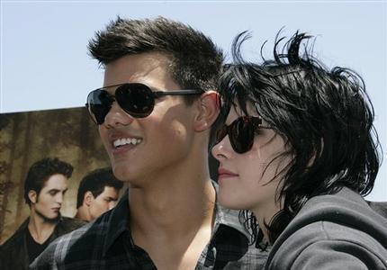 Taylor Lautner and Kristen Stewart comic con