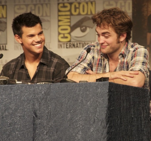  Taylor lautner and Robert Pattinson comic con 2009