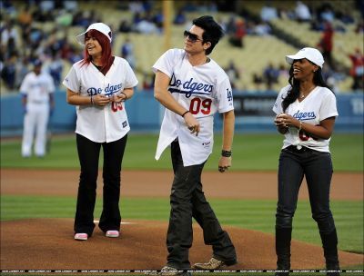 Top 7 AI Contestants Attend Dodgers Game