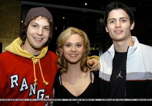  01.16.04: The Cast of 'One arbre Hill' at Planet Hollywood <3