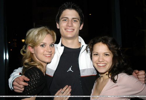 01.16.04: The Cast of 'One Tree Hill' at Planet Hollywood <3