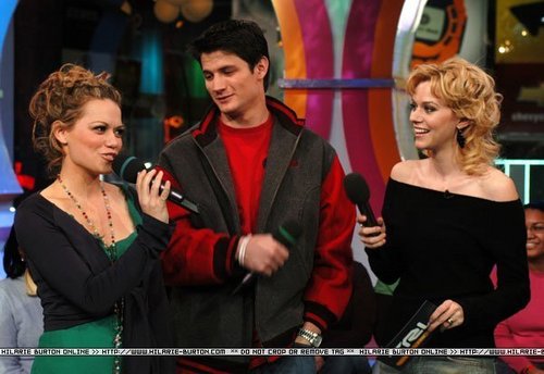 1.25.2005: The Cast of 'One Tree Hill' takes over TRL <3