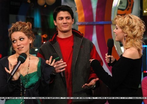 1.25.2005: The Cast of 'One Tree Hill' takes over TRL <3