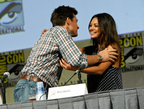  Jason Bateman and Mila Kunis @ Comic-Con 2009