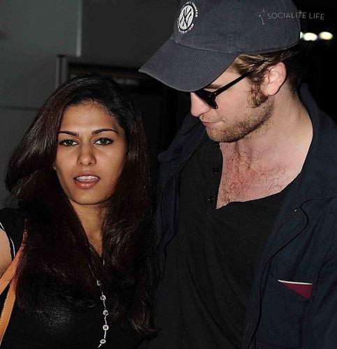  Rob <3 A অনুরাগী HUGGED him! I want to be HER so BADLY!