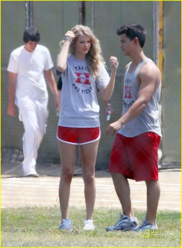  Taylor Lautner & Taylor तत्पर, तेज, स्विफ्ट as a team :D
