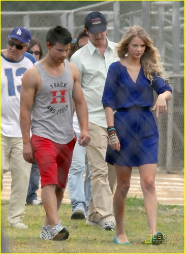  Taylor Lautner & Taylor Swift: Track & Field Team!