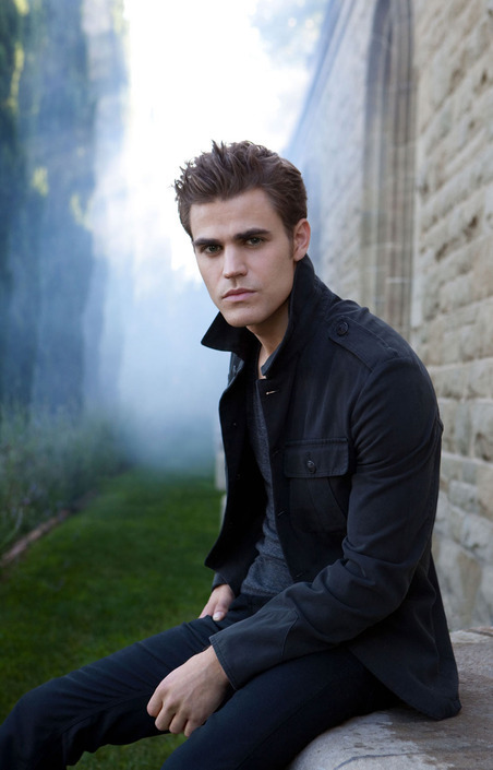 http://images2.fanpop.com/images/photos/7400000/Greystone-Mansion-the-vampire-diaries-tv-show-7457983-452-705.jpg