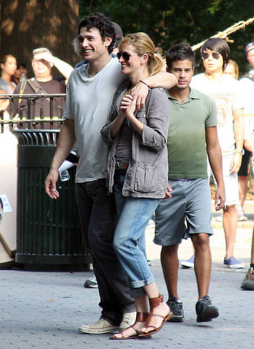  James Franco and Julia Roberts on The Set of Eat Pray Liebe 4/8