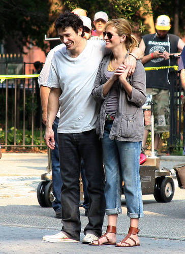  James Franco and Julia Roberts on The Set of Eat Pray upendo 4/8