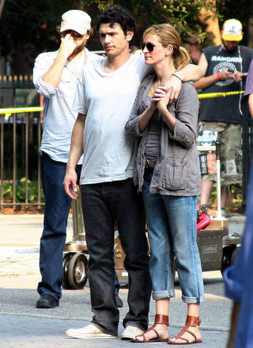  James and Julia Roberts on The Set of Eat Pray Liebe 4/8