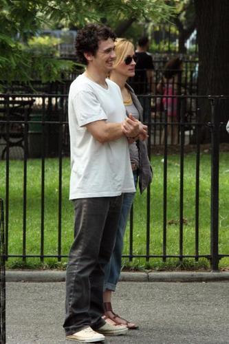 Julia and James Franco on the set of Eat Pray Love 4/8