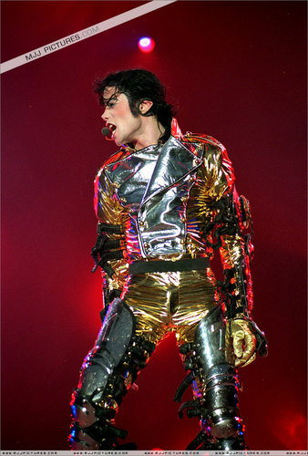  MJ IN GOLD...)))