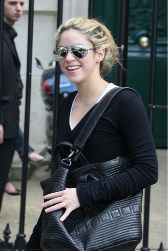  Shakira and Antonio going to Klay fitness in Paris - July 16