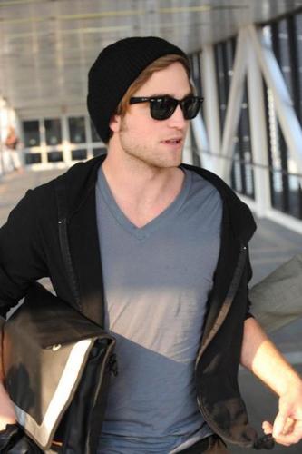 more hot pictures of rob and edward...